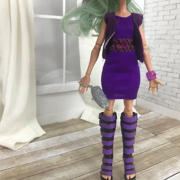 Madeline Hatter doll wearing purple dress - Picture 3 of 5